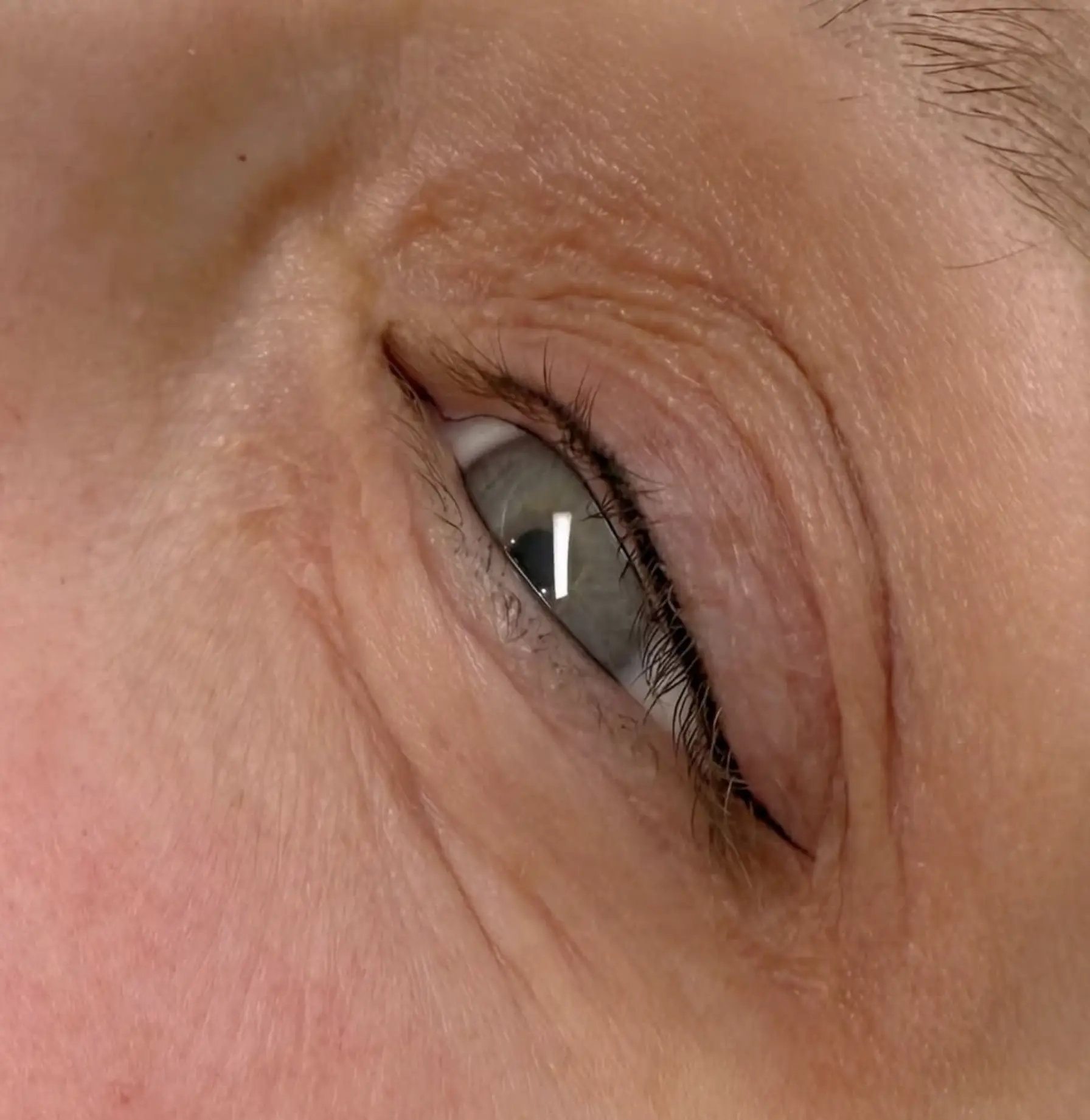 Permanent eyeliner